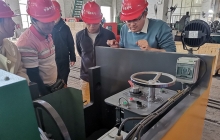 海外客戶(hù)來(lái)廠參觀礦用湘潭電機(jī)車(chē)